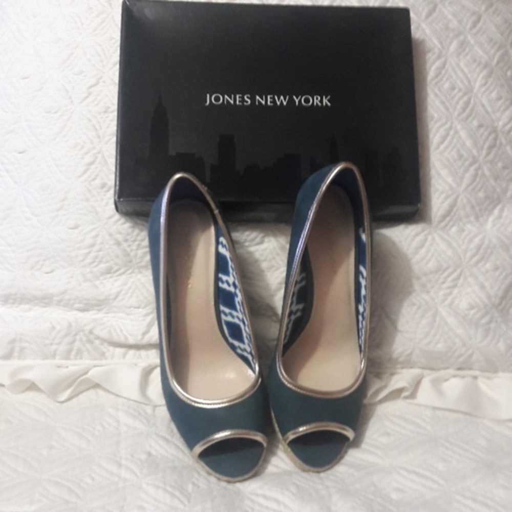 3 Pair of shoes